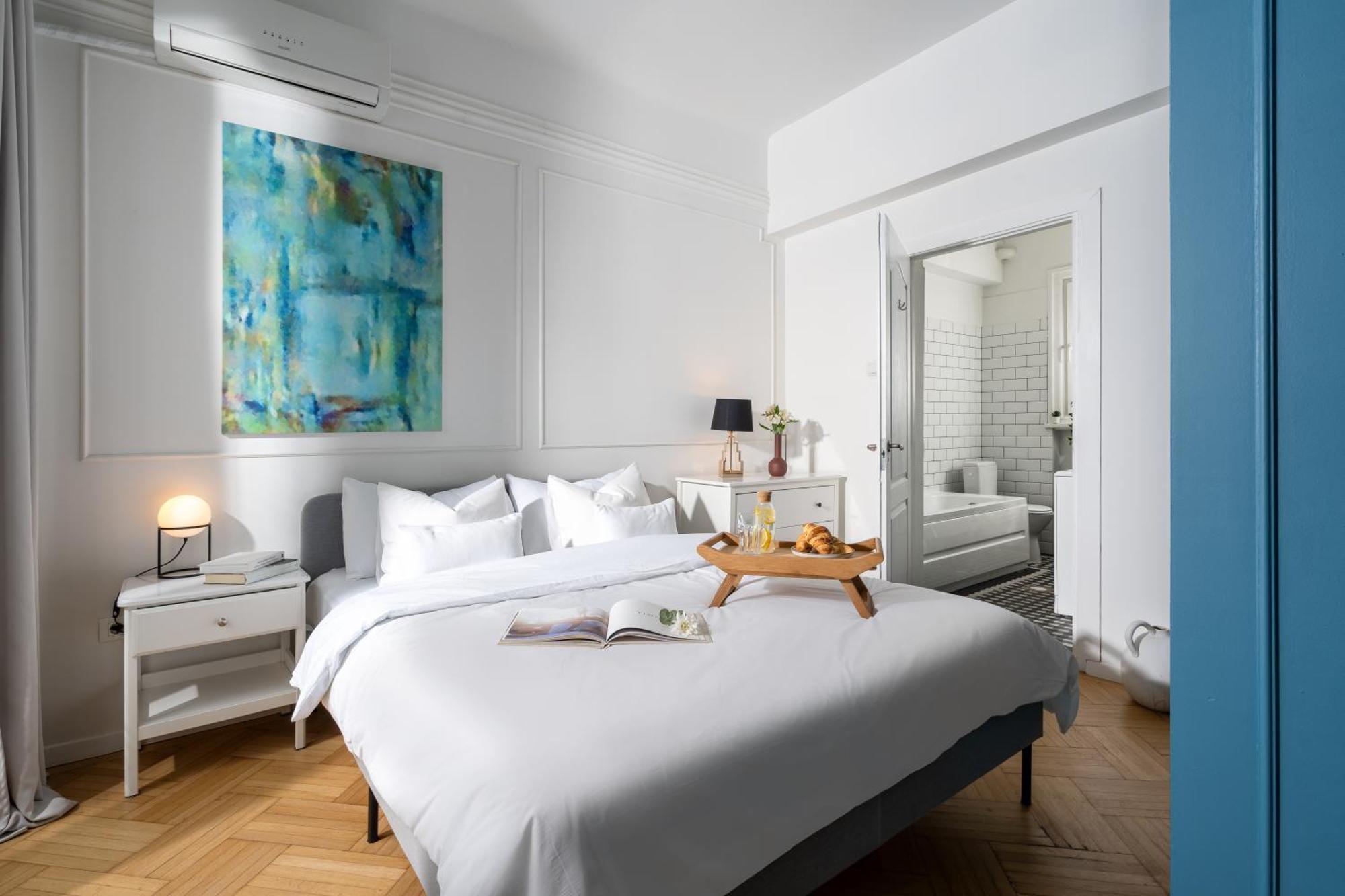 Little Paris By Urbanesq Apartment Bukares Bagian luar foto