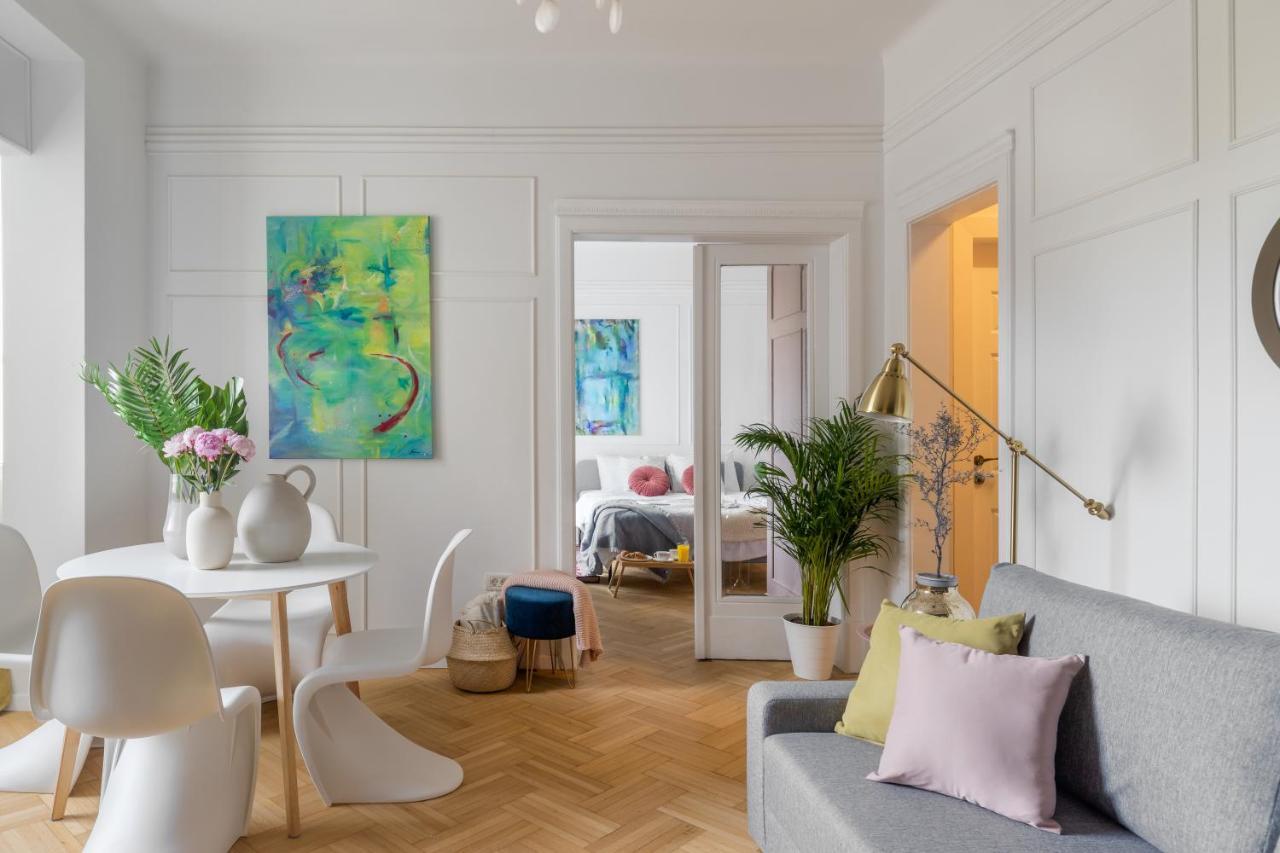 Little Paris By Urbanesq Apartment Bukares Bagian luar foto